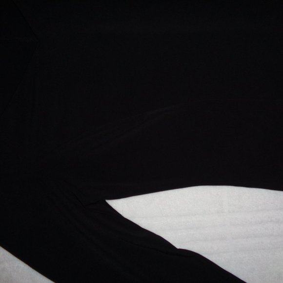 💗 3/$25 Black long sleeve top - Picture 8 of 12